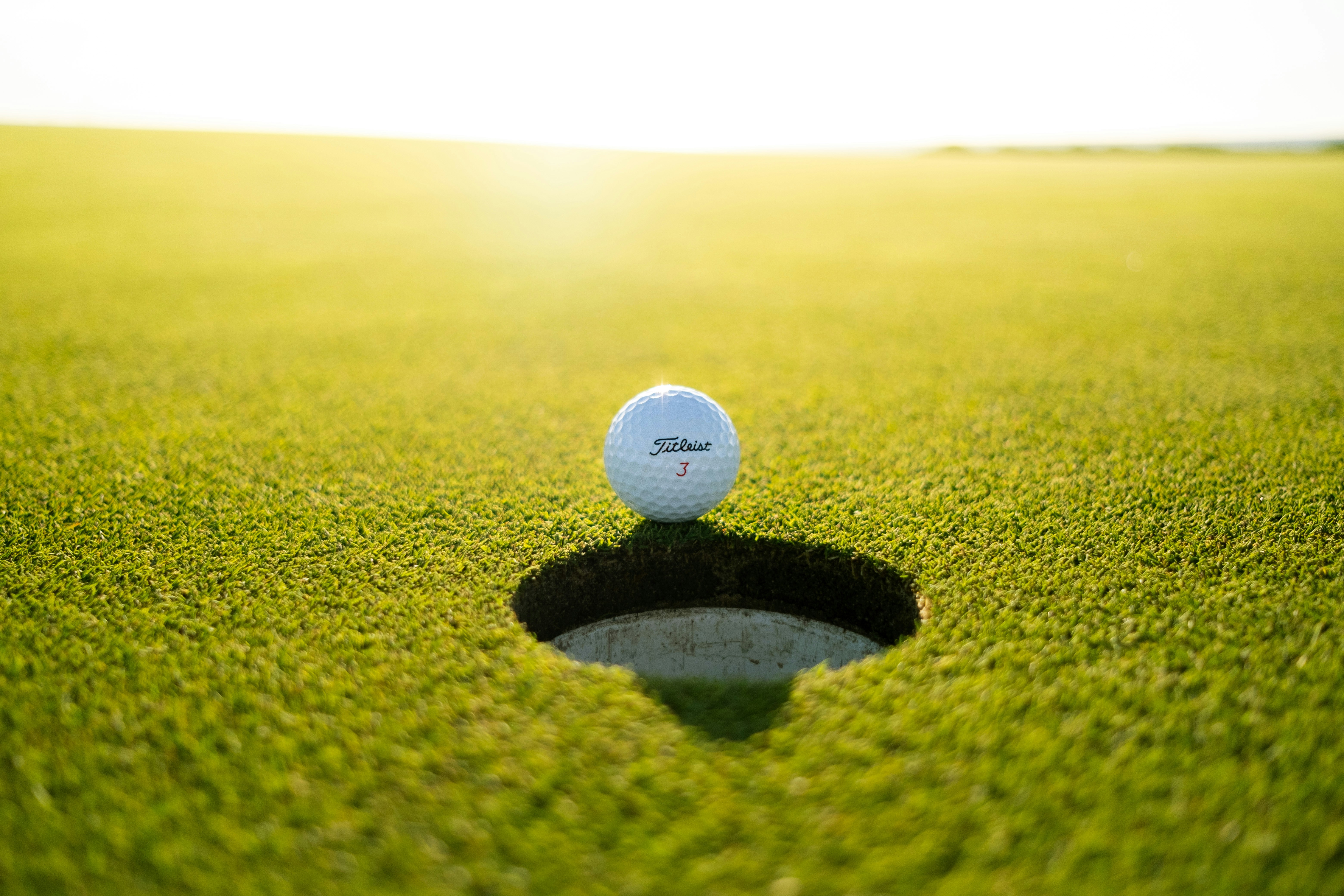 Billige golfbolde vs. Tour-bolde: Mærker en gennemsnitsgolfer forskel?